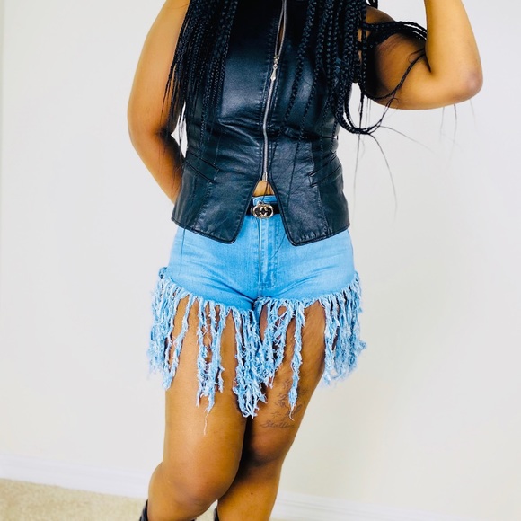 “ Getti Up” Jean Shorts - Picture 3 of 3